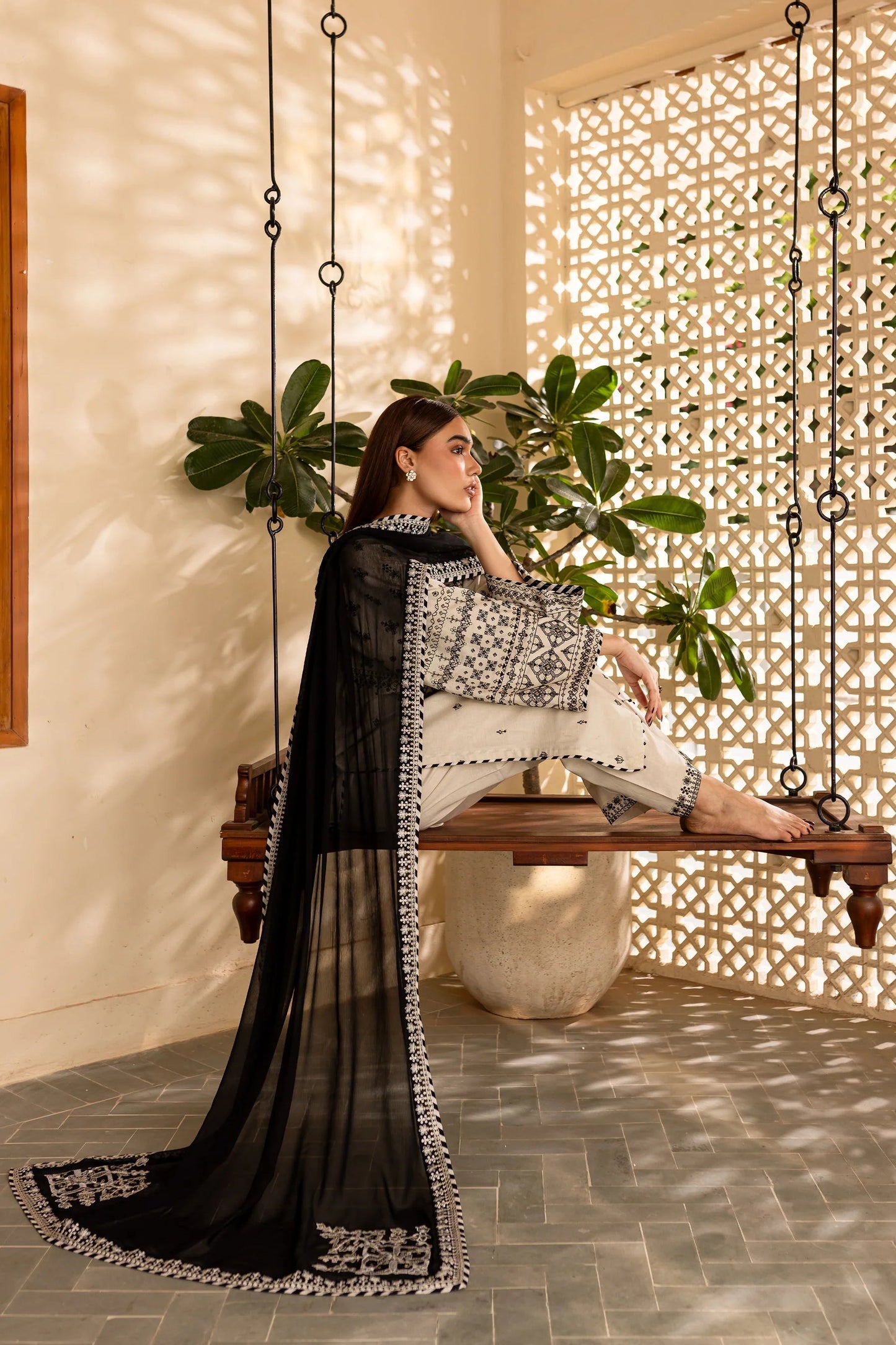 Lawn Embroidered Stitched 3pIece D-014