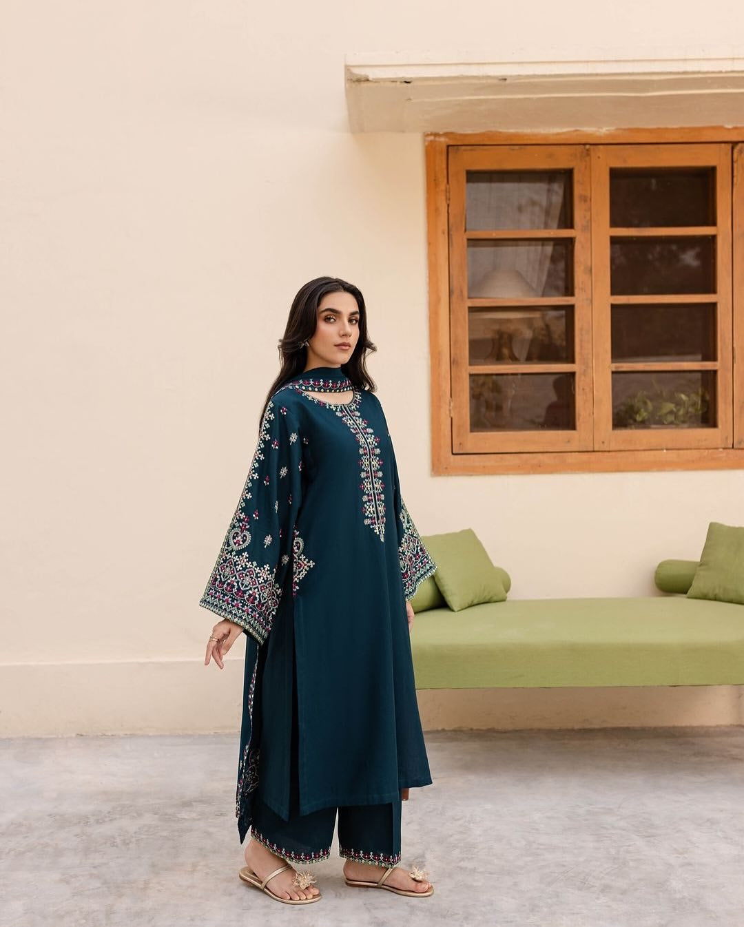 Ready to wear✨Embroidered lawn 3pc suit in a rich deep teal shade.