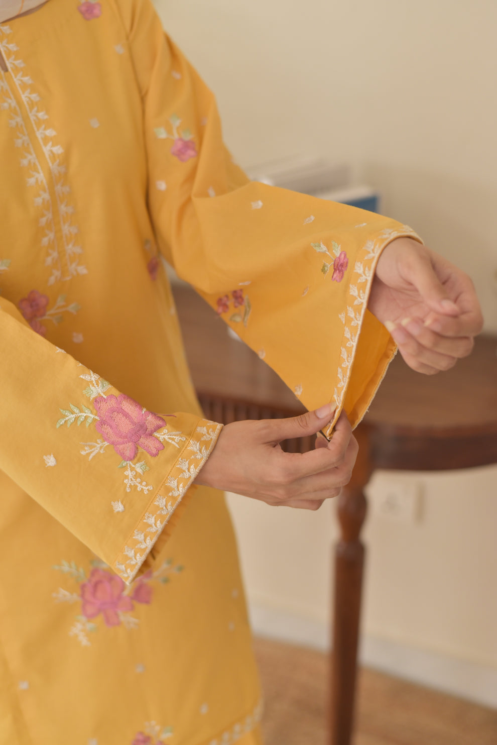 Lawn Embroidered Stitched 3Piece D-006