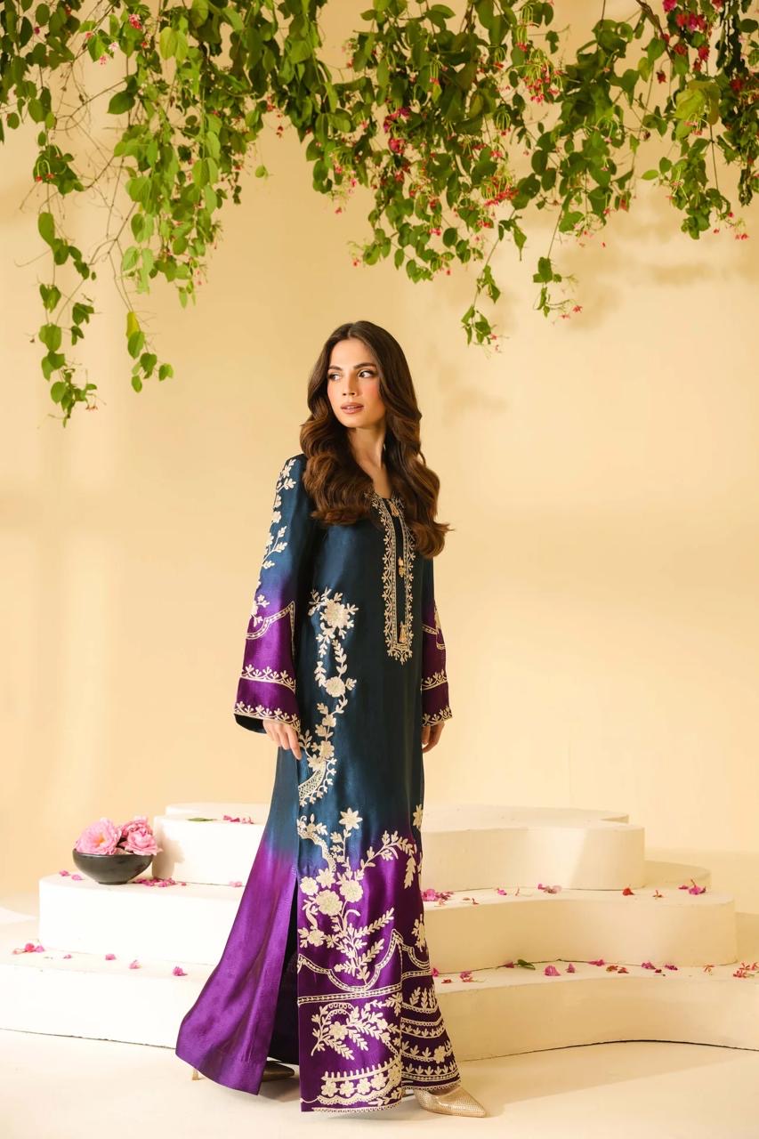 Silk unstitch double shade
digital printed Most luxury
article arrived