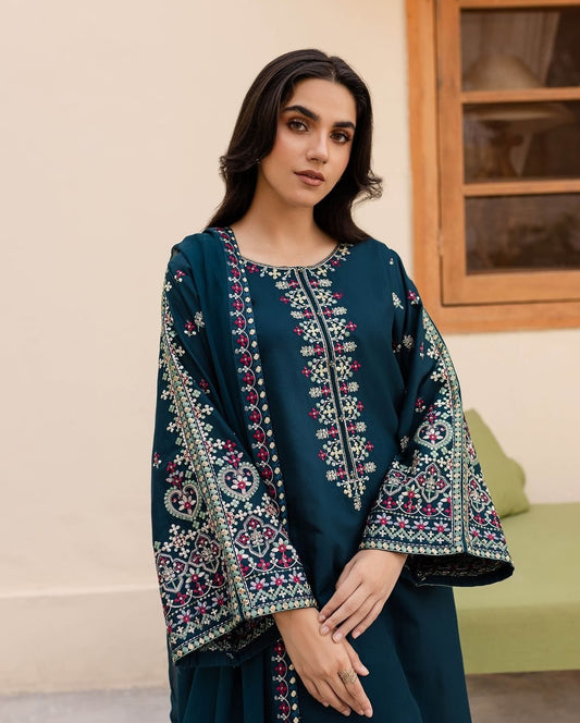 Ready to wear✨Embroidered lawn 3pc suit in a rich deep teal shade.
