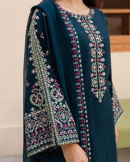 Ready to wear✨Embroidered lawn 3pc suit in a rich deep teal shade.