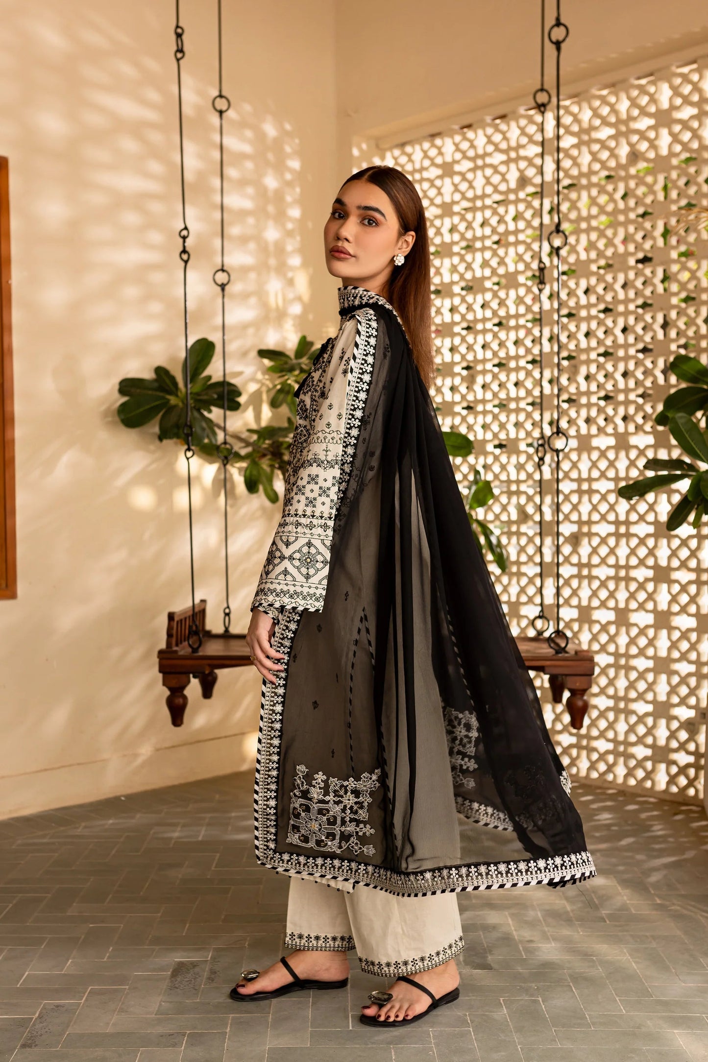 Lawn Embroidered Stitched 3pIece D-014