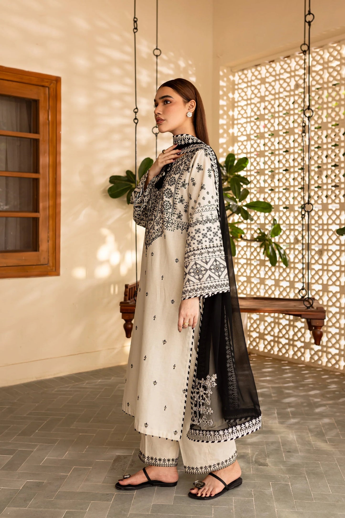 Lawn Embroidered Stitched 3pIece D-014