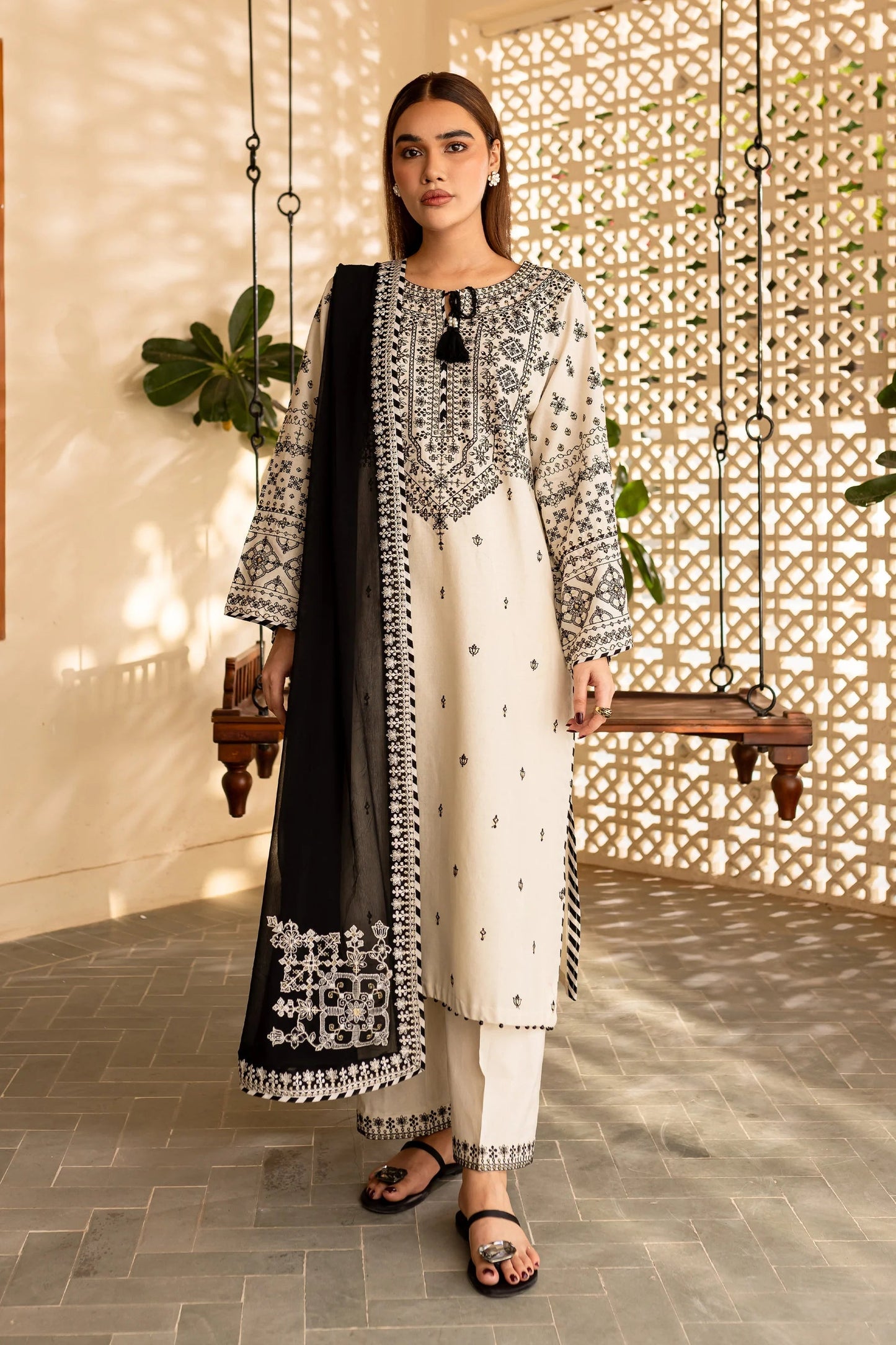 Lawn Embroidered Stitched 3pIece D-014