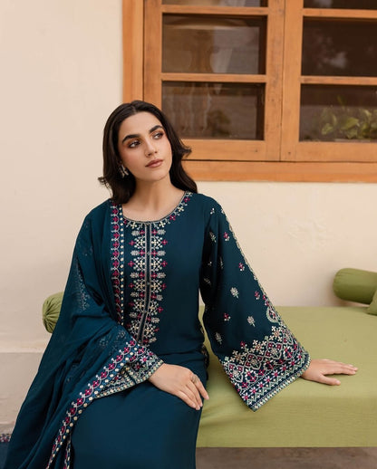 Ready to wear✨Embroidered lawn 3pc suit in a rich deep teal shade.
