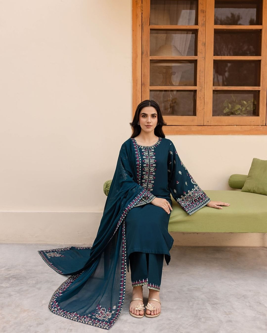 Ready to wear✨Embroidered lawn 3pc suit in a rich deep teal shade.