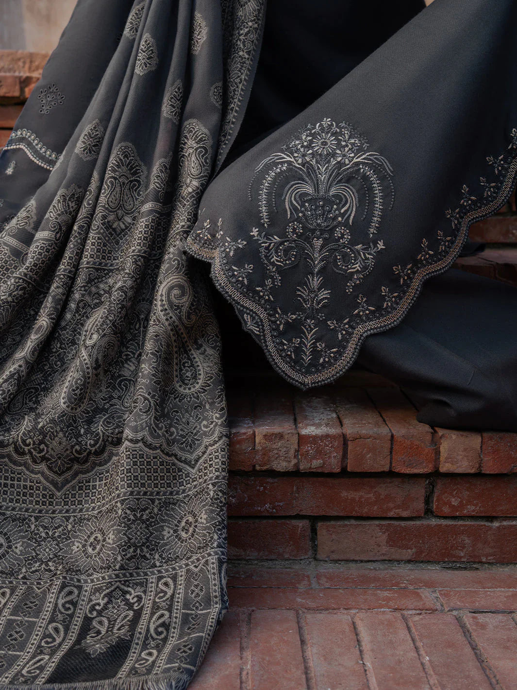 IZEL LUXURY UNSTITCHED 3PC (HS06)